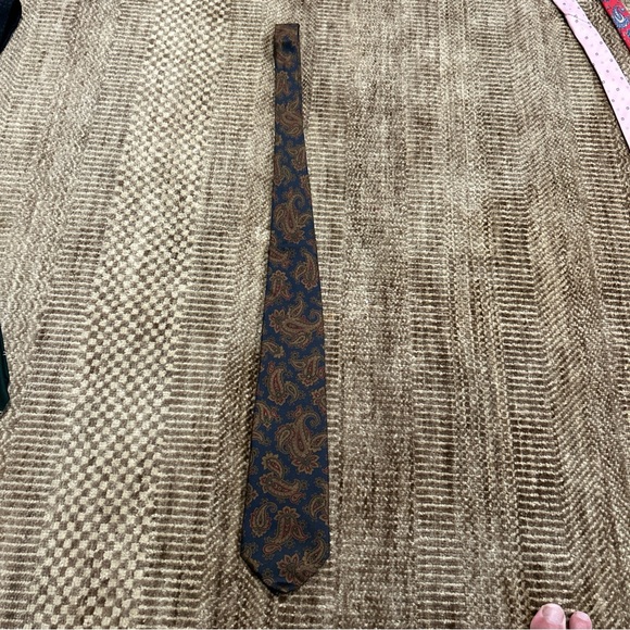 Coach Men's Neck Tie Multicolor Paisley Print 100% Italian Silk 56 x 3.5 - Picture 2 of 4